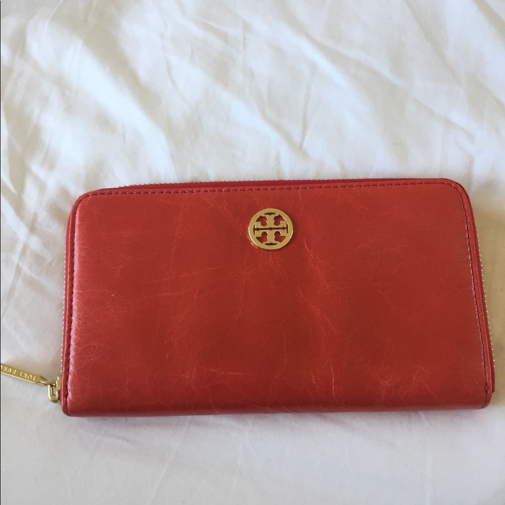 Tory Burch wallet red